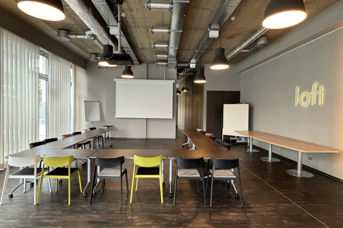 Loft - U-Form mit Beamer